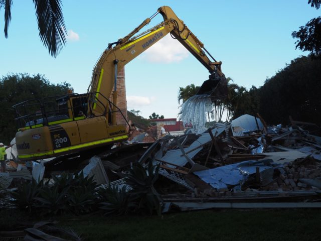 Demolishong a House - Residential Demolition Project - 3D Demolition